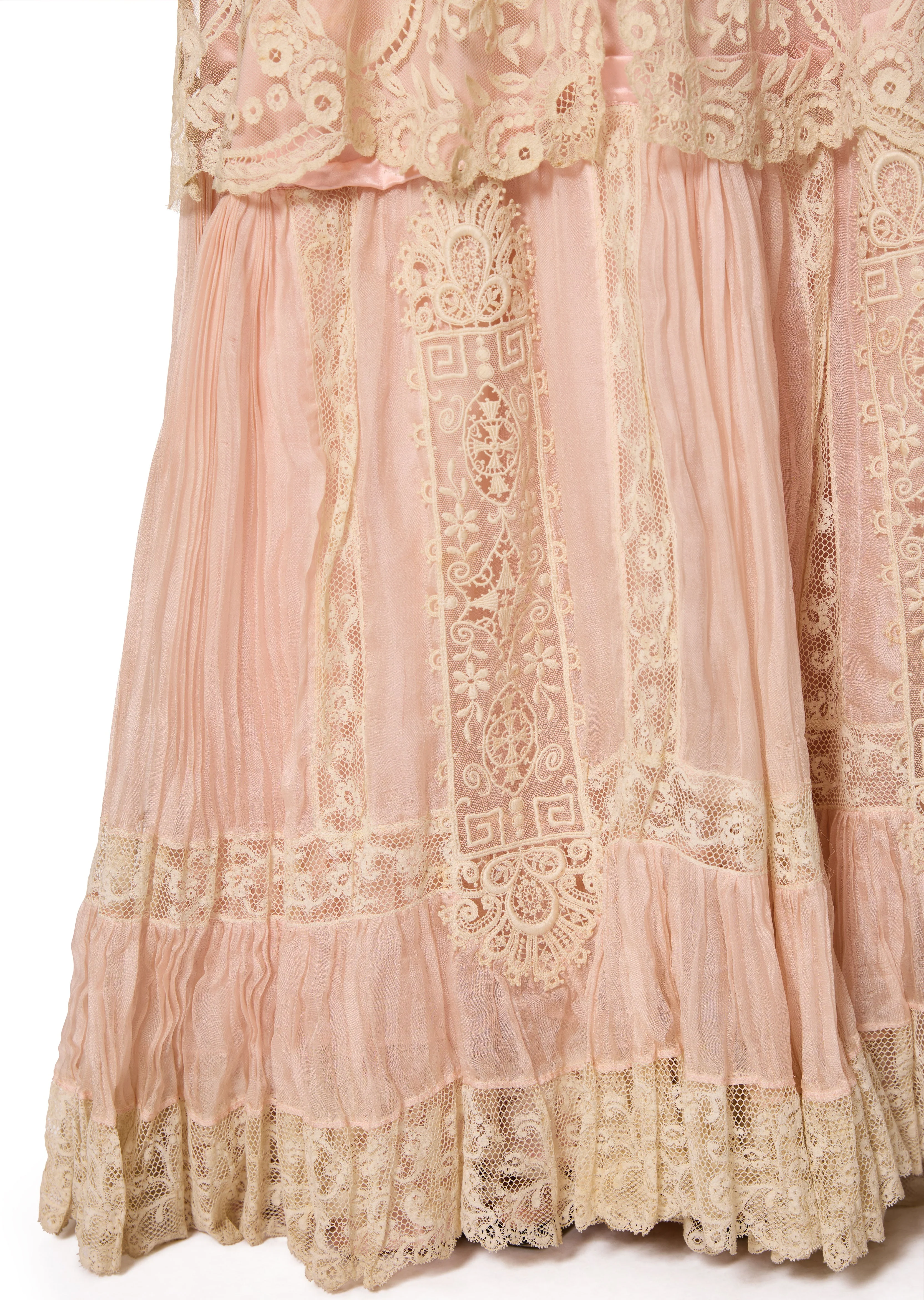 1920s Cream and Blush Intricate Lace Gown - Image 4