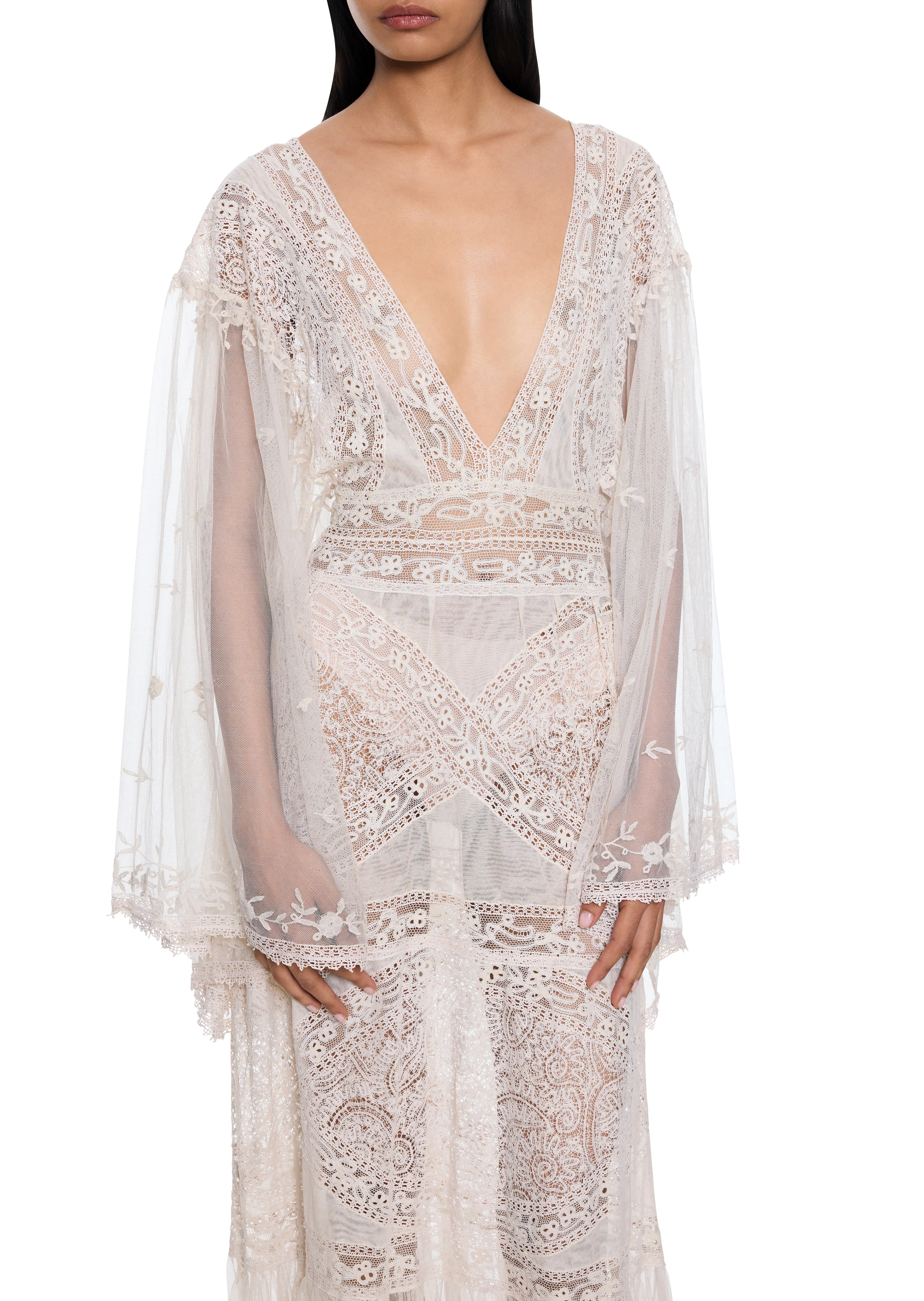 1930s Handcrafted Ivory Lace Gown - Image 2
